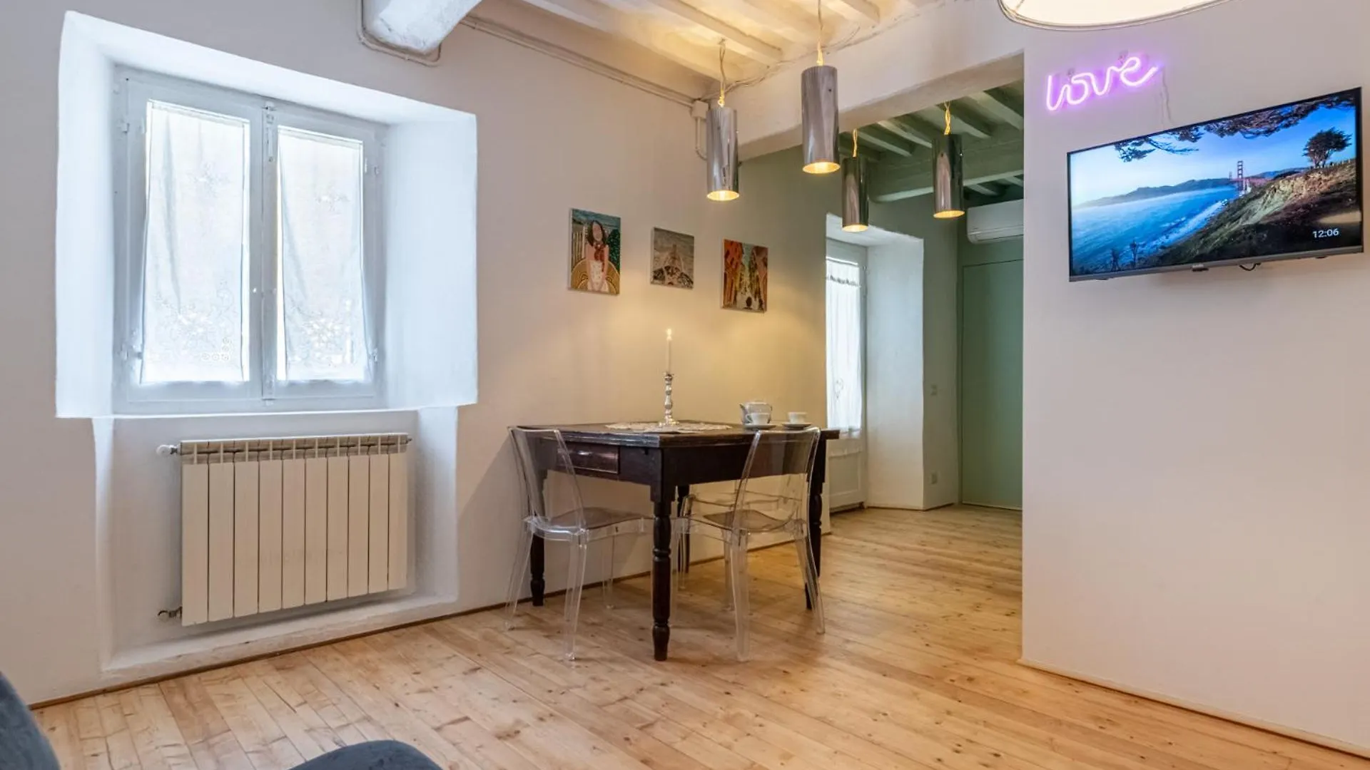 Romantic Charm In Pietrasanta Apartment