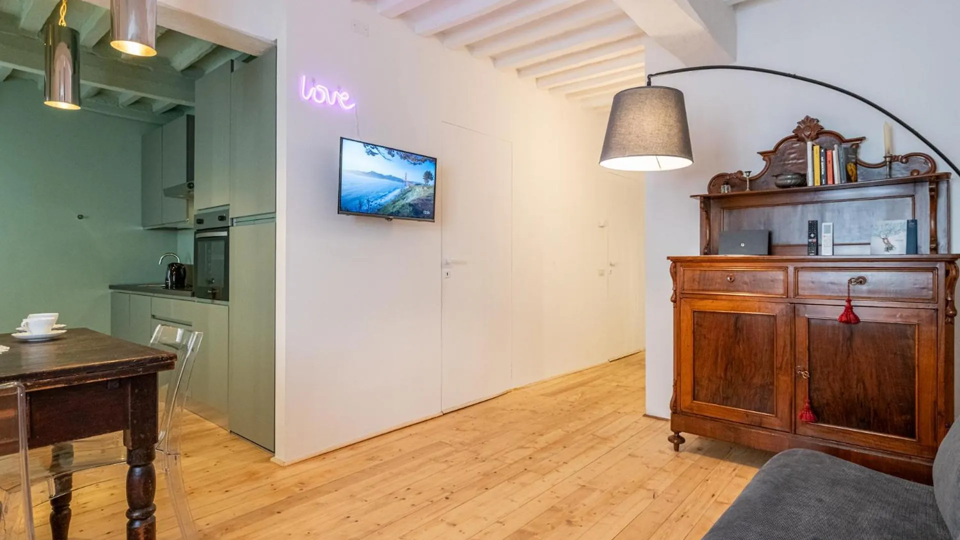 Romantic Charm In Pietrasanta Apartment Italy