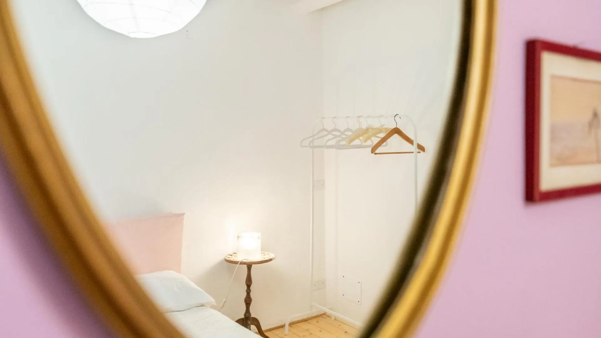 Romantic Charm In Pietrasanta Apartment