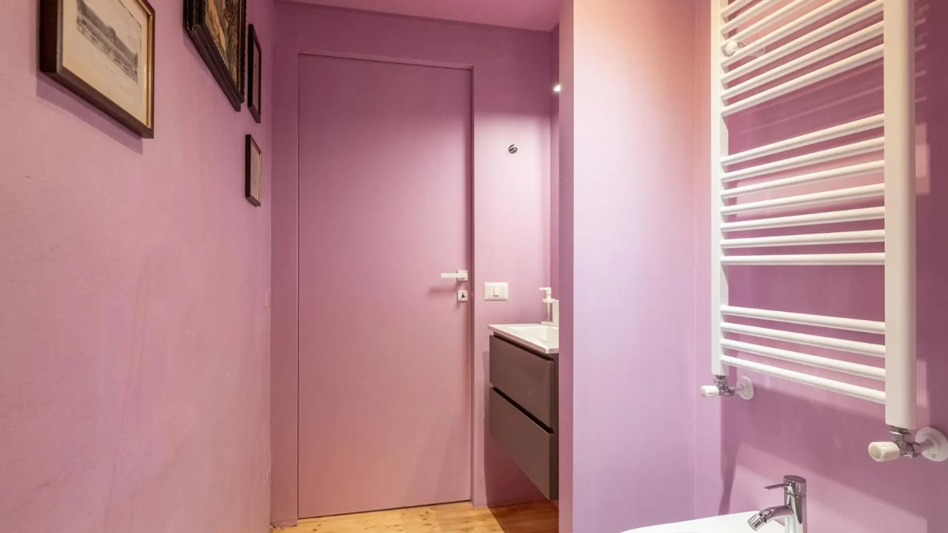 Romantic Charm In Pietrasanta Apartment
