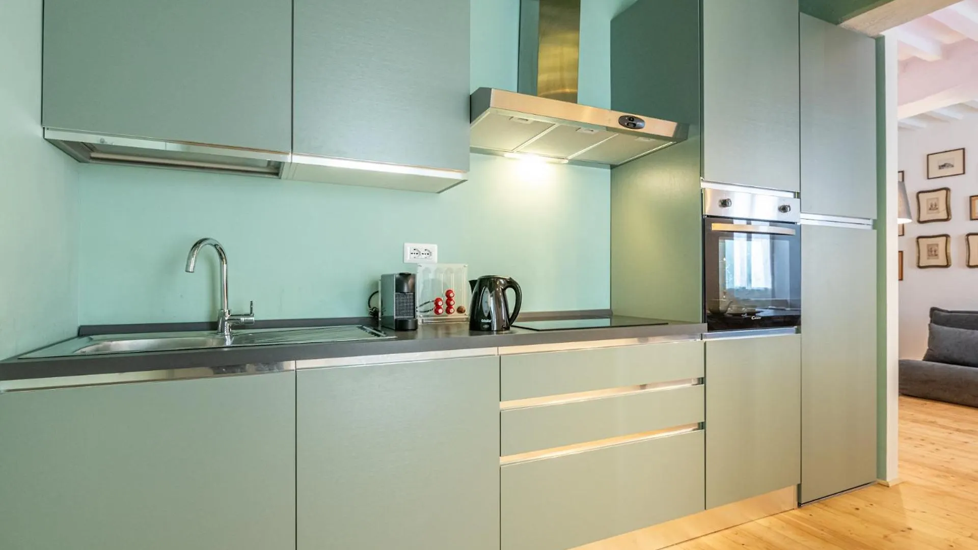 Romantic Charm In Pietrasanta Apartment