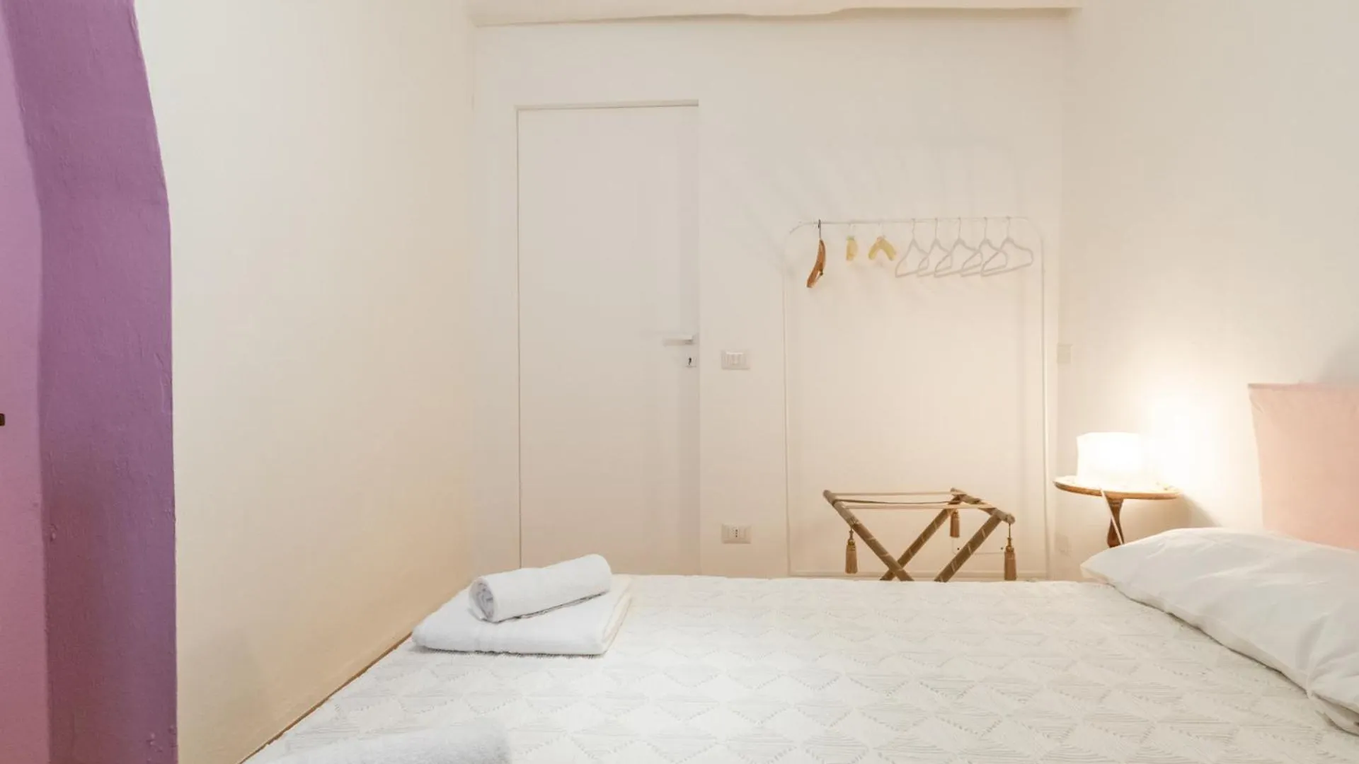 Romantic Charm In Pietrasanta Apartment