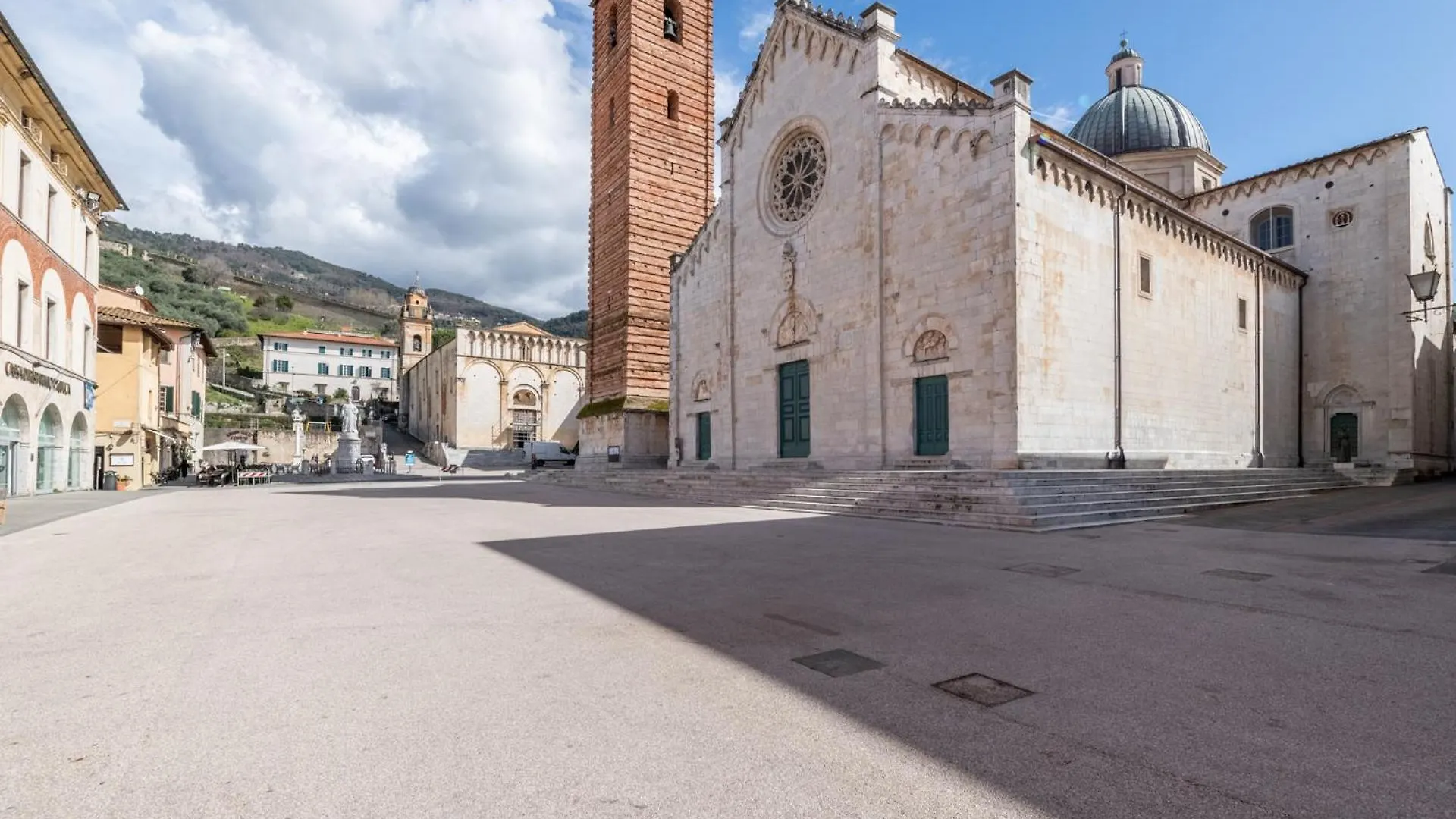 Romantic Charm In Pietrasanta Apartment