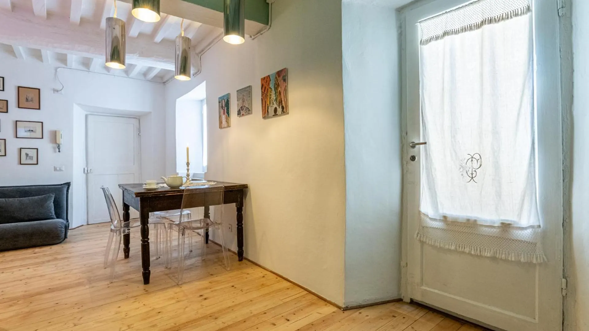 Romantic Charm In Pietrasanta Apartment