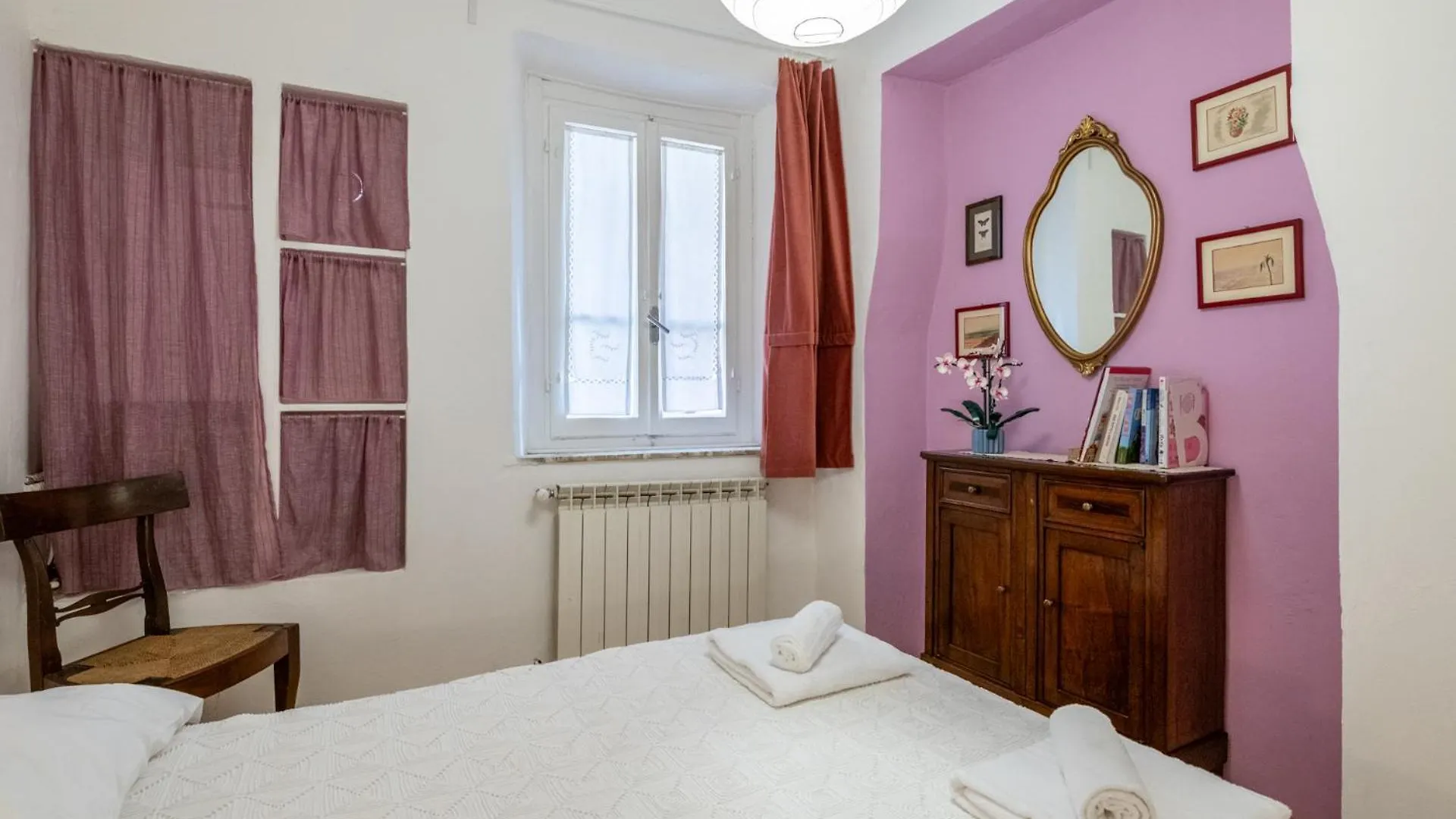 Romantic Charm In Pietrasanta Apartment