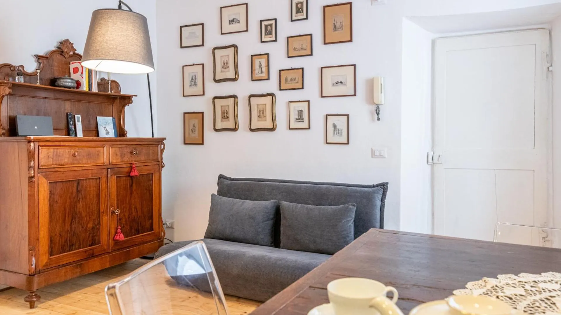 Romantic Charm In Pietrasanta Apartment