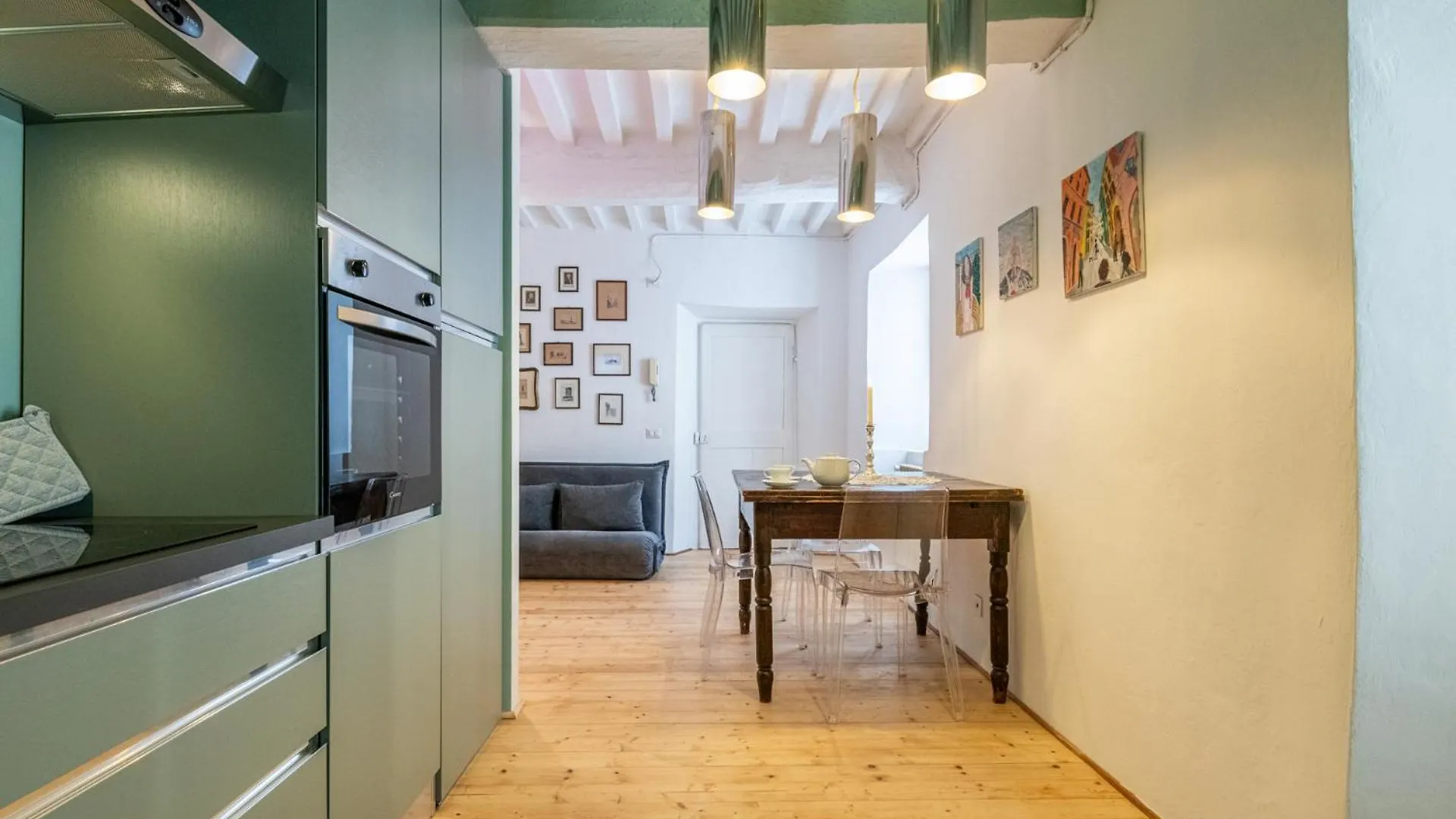 Romantic Charm In Pietrasanta Apartment