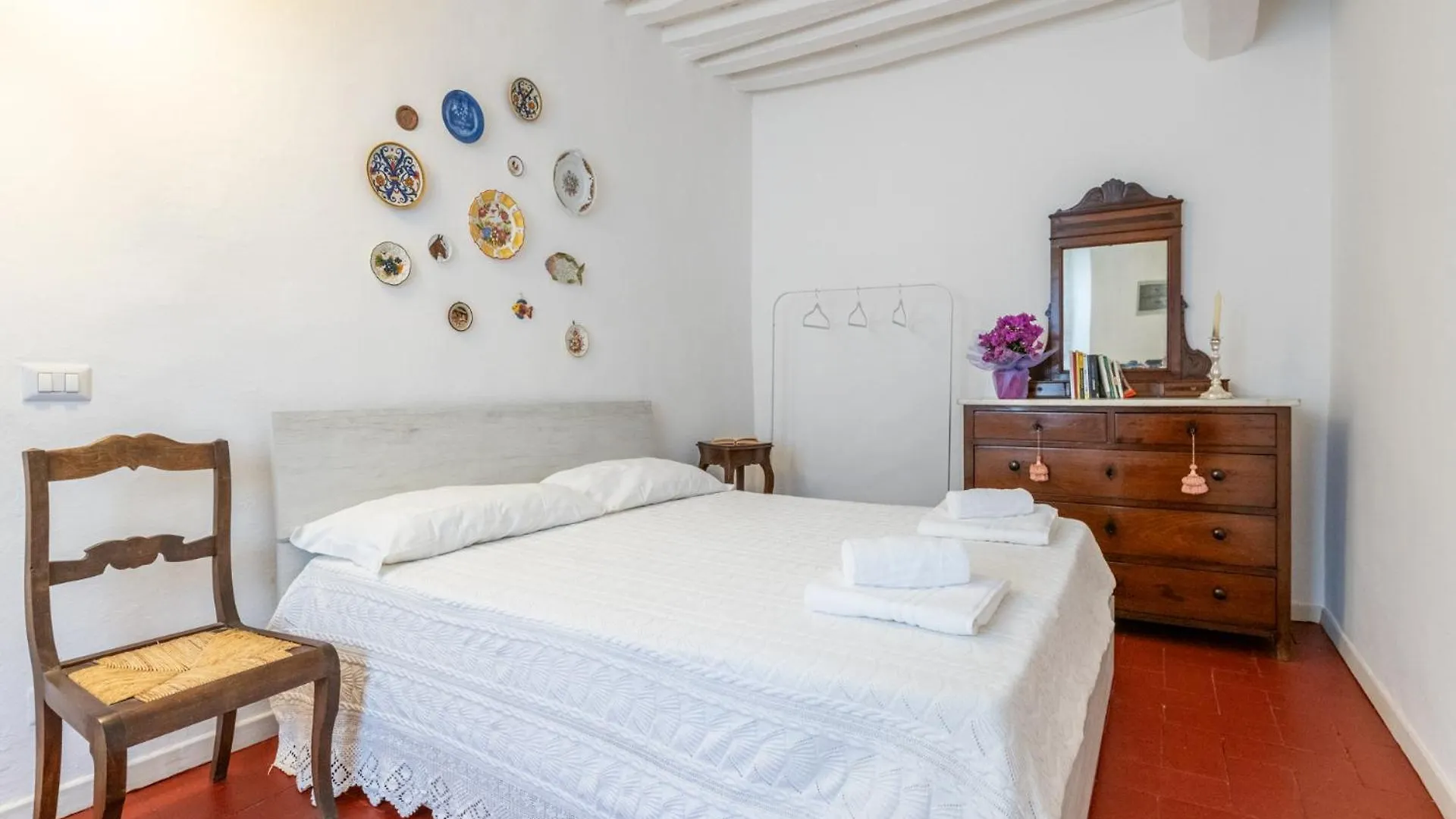 Romantic Charm In Pietrasanta Apartment