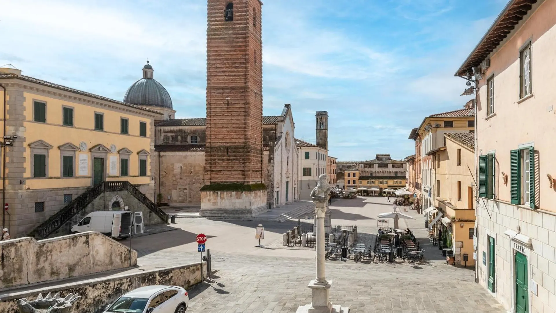 Romantic Charm In Pietrasanta Apartment